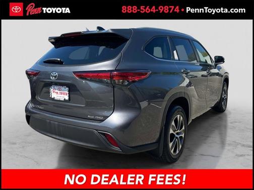 MAGNETIC GRAY MET 2023 Toyota Highlander XLE