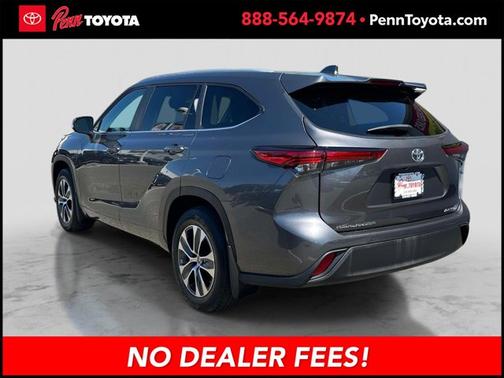 MAGNETIC GRAY MET 2023 Toyota Highlander XLE