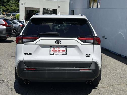 ICE CAP 2023 Toyota RAV4 XLE