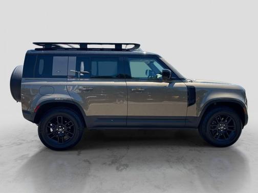 GOLD 2023 Land Rover Defender S