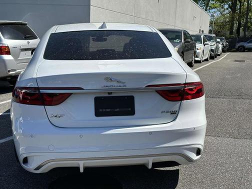 2022 Jaguar XF R-Dynamic SE