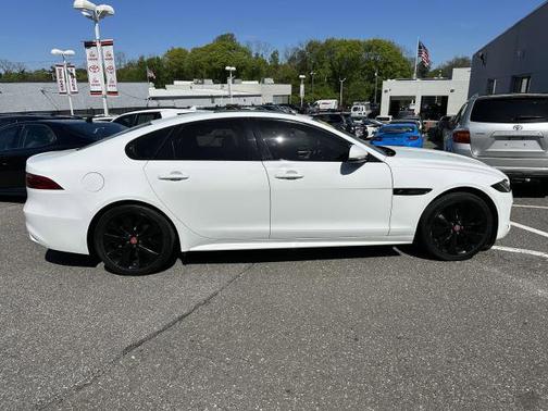 2022 Jaguar XF R-Dynamic SE