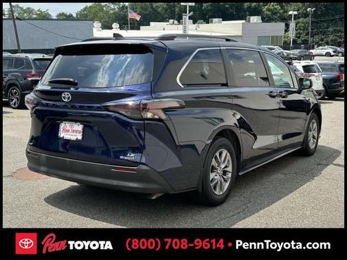 2023 Toyota Sienna LE