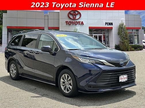 2023 Toyota Sienna LE