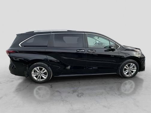 2023 Toyota Sienna Limited