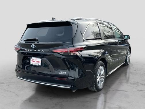 2023 Toyota Sienna Limited