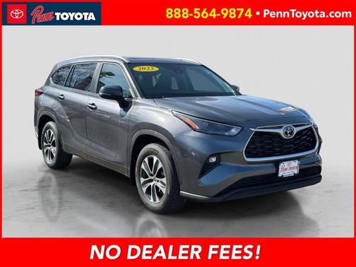 Magnetic Gray Metallic 2023 Toyota Highlander XLE