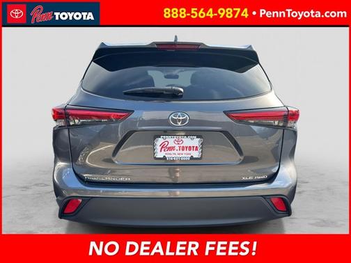 Magnetic Gray Metallic 2023 Toyota Highlander XLE