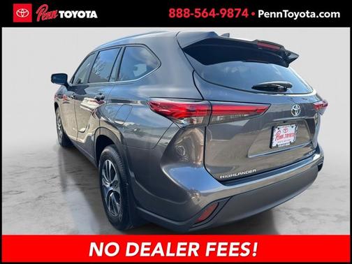 Magnetic Gray Metallic 2023 Toyota Highlander XLE