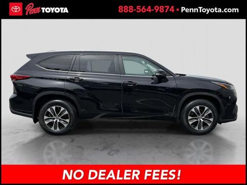 MIDNIGHT BLACK ME 2023 Toyota Highlander XLE