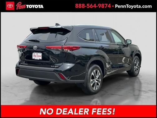 MIDNIGHT BLACK ME 2023 Toyota Highlander XLE