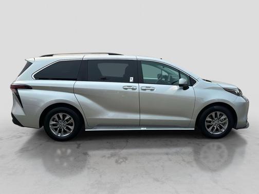 CELESTIAL SILVER 2025 Toyota Sienna XLE
