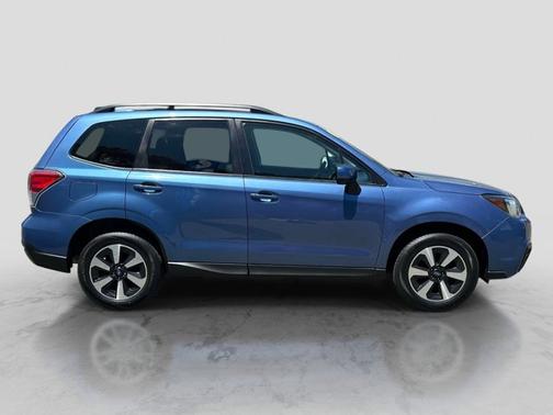 Quartz Blue Pearl 2017 Subaru Forester 2.5i Premium