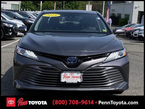 Photo 2 of 32 of 2019 Toyota Camry Hybrid XLE