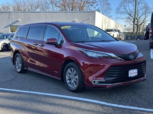 2021 Toyota Sienna XLE