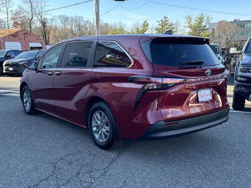 2021 Toyota Sienna XLE