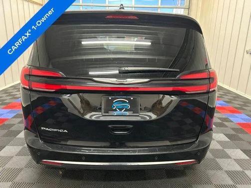 Diamond Black Crystal Pearlcoat 2025 Chrysler Pacifica L