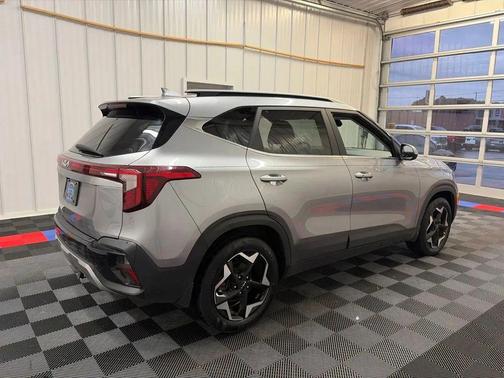 Steel Gray 2024 Kia Seltos EX