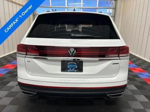 Pure White 2024 Volkswagen Atlas 2.0T SE