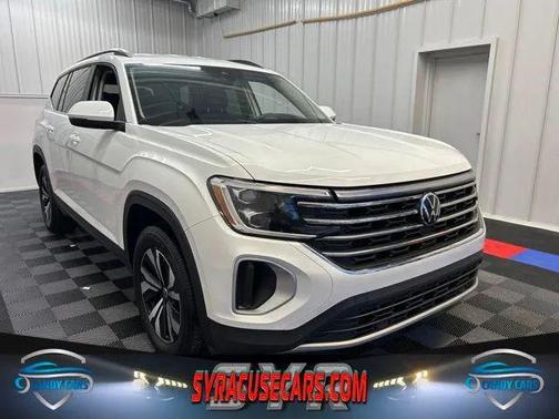 Pure White 2024 Volkswagen Atlas 2.0T SE