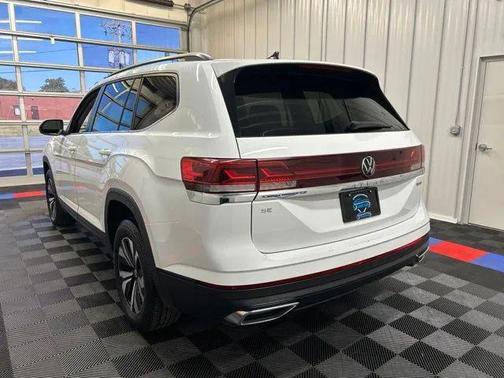 Pure White 2024 Volkswagen Atlas 2.0T SE