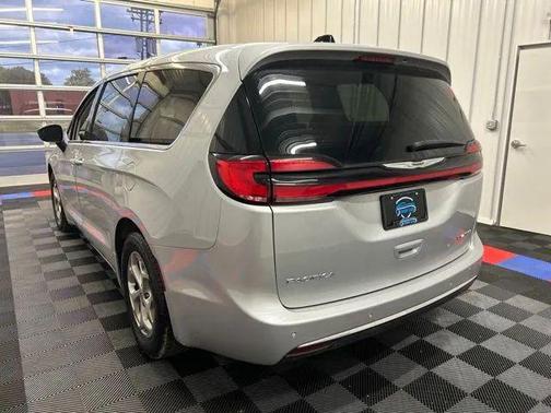 Silver Mist Clearcoat 2024 Chrysler Pacifica Limited