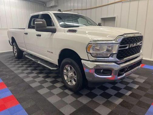 Bright White Clearcoat 2024 RAM 2500 Big Horn Crew Cab 4x4 8' Box