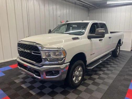 Bright White Clearcoat 2024 RAM 2500 Big Horn Crew Cab 4x4 8' Box