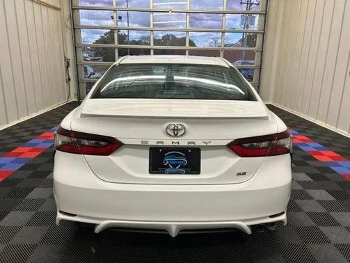Ice Cap 2024 Toyota Camry SE