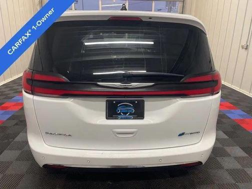 2023 Chrysler Pacifica Hybrid Limited