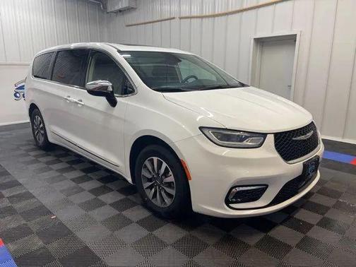 2023 Chrysler Pacifica Hybrid Limited