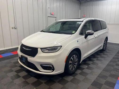 2023 Chrysler Pacifica Hybrid Limited