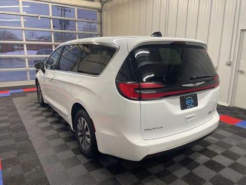 2023 Chrysler Pacifica Hybrid Limited