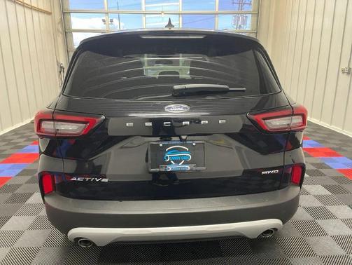 Agate Black Metallic 2025 Ford Escape Active
