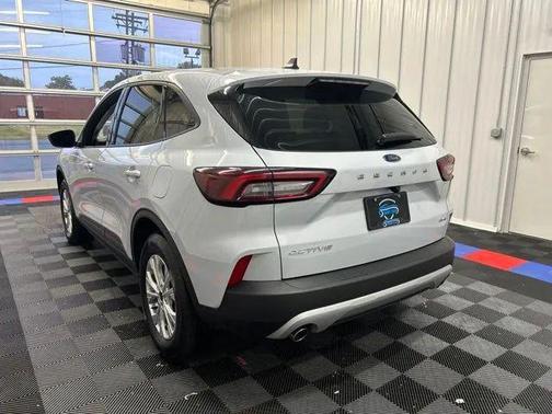 Carbonized Gray Metallic 2025 Ford Escape Active