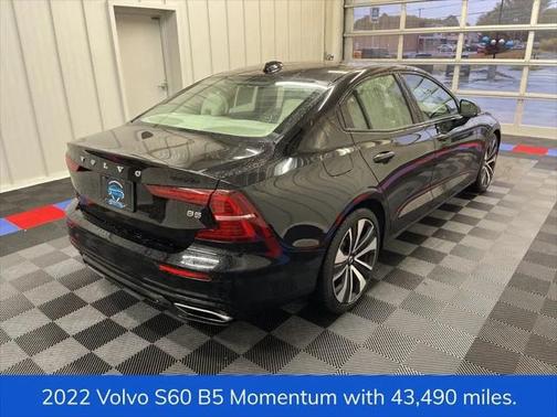 2022 Volvo S60 T5 Momentum