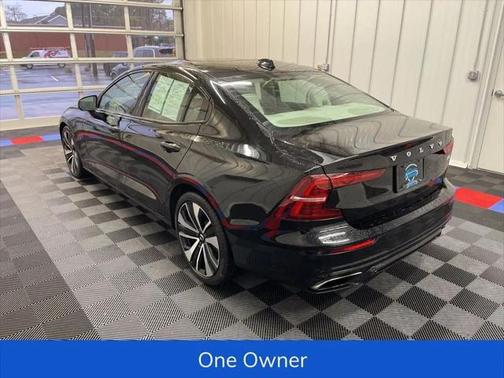 2022 Volvo S60 T5 Momentum