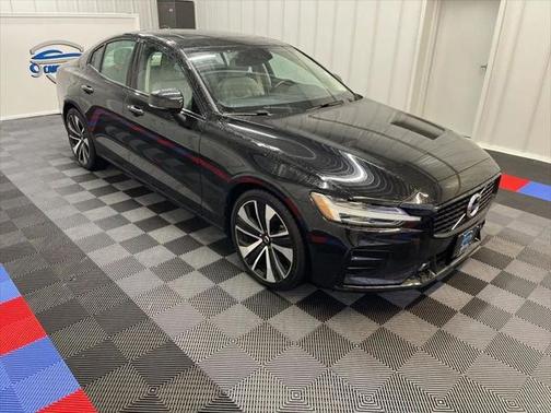 2022 Volvo S60 T5 Momentum