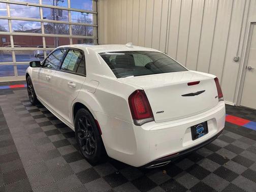 2023 Chrysler 300 Touring