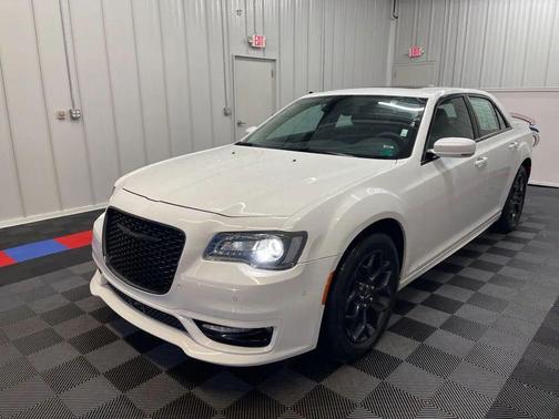 2023 Chrysler 300 Touring