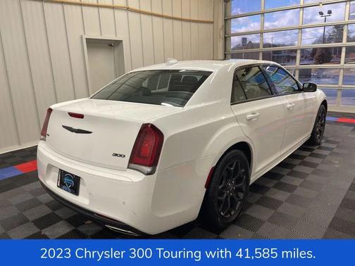 2023 Chrysler 300 Touring