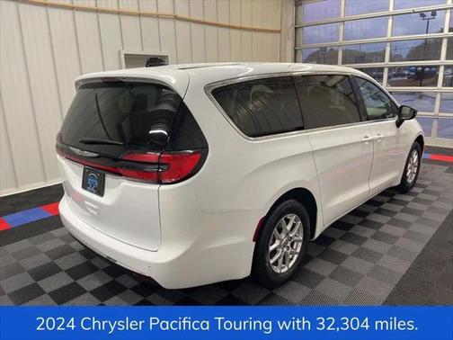 2024 Chrysler Pacifica Touring