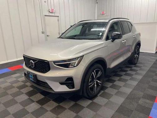 2024 Volvo XC40 B5 Core