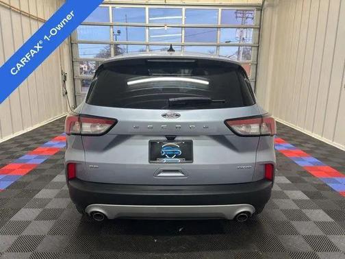 Blue Silver Metallic 2022 Ford Escape SE