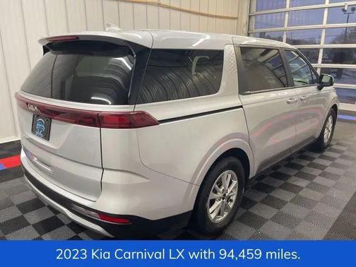 2023 Kia Carnival LX