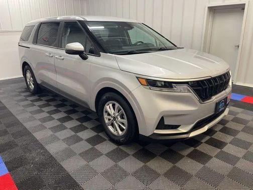 2023 Kia Carnival LX