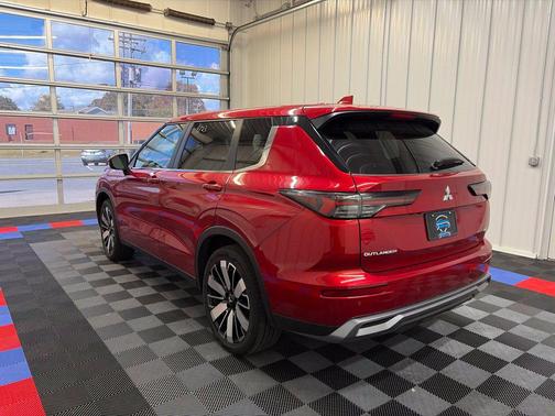 Red Diamond 2025 Mitsubishi Outlander SE S-AWC