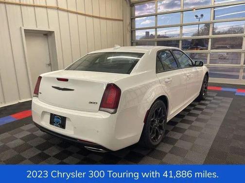 2023 Chrysler 300 Touring