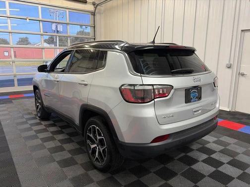 Silver Zynith Metallic Clearcoat 2025 Jeep Compass Limited
