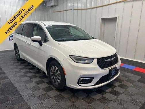 Bright White Clearcoat 2023 Chrysler Pacifica Hybrid Touring L